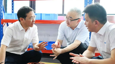 贛州市委書(shū)記黃喜忠實(shí)地調(diào)研贛州雷茨等企業(yè)，專(zhuān)題研究裝備制造產(chǎn)業(yè)高質(zhì)量發(fā)展